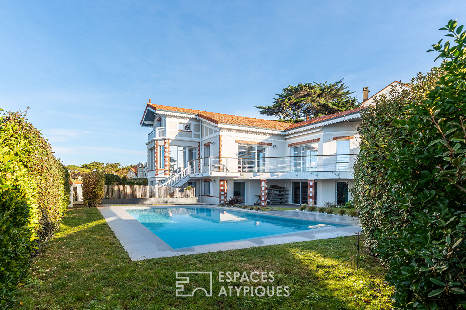 Villa historique d&rsquo;exception surplombant l&rsquo;océan