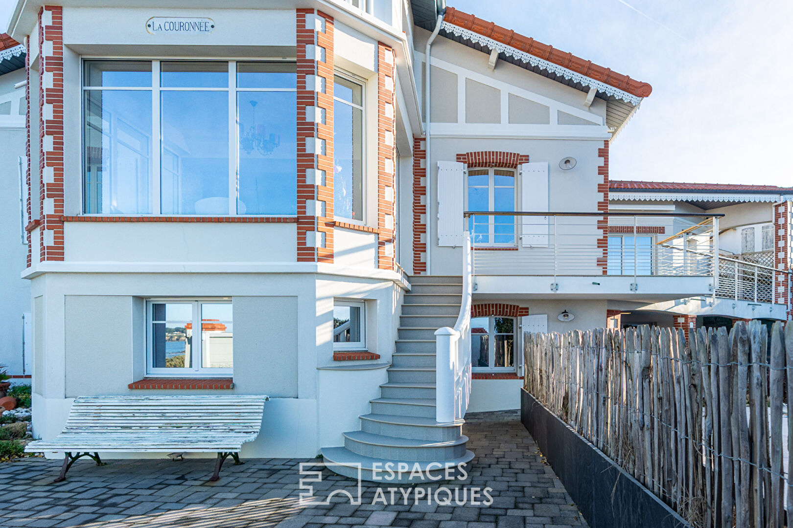 Villa historique d&rsquo;exception surplombant l&rsquo;océan