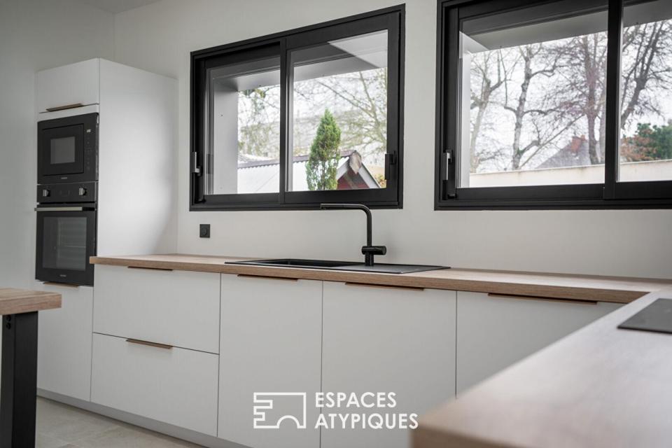 L'esprit "Maison de Maître" pour cet appartement avec jardin entre St-Donatien et la Gare
