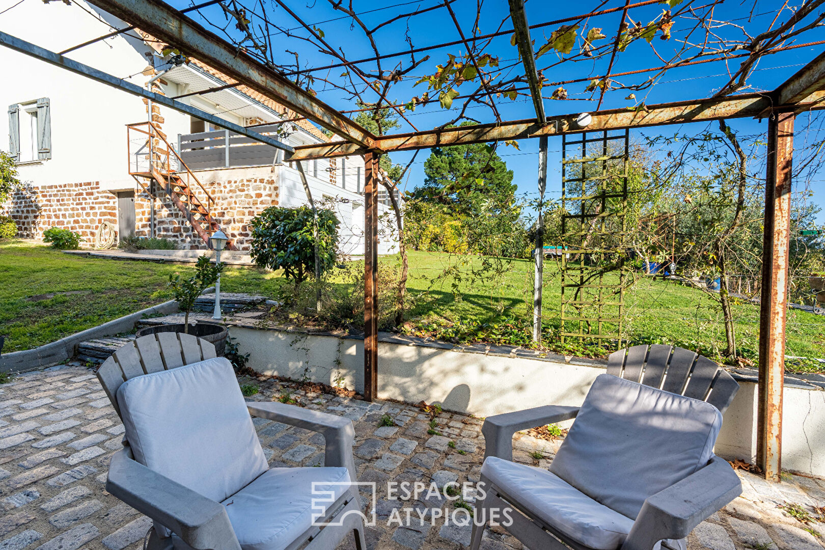 Maison de charme 1930 centre ville Le Cellier