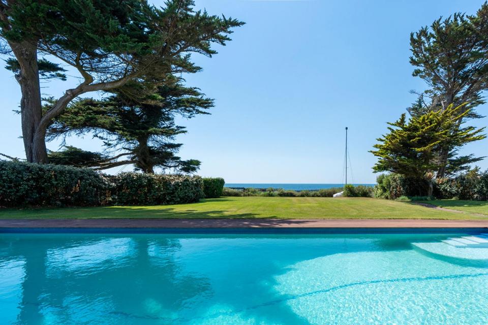 Villa d'architecte face mer sur la côte sauvage