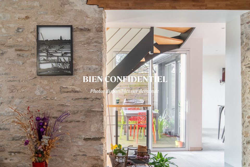 Maison de ville d'une superficie de 177 m² avec un garage