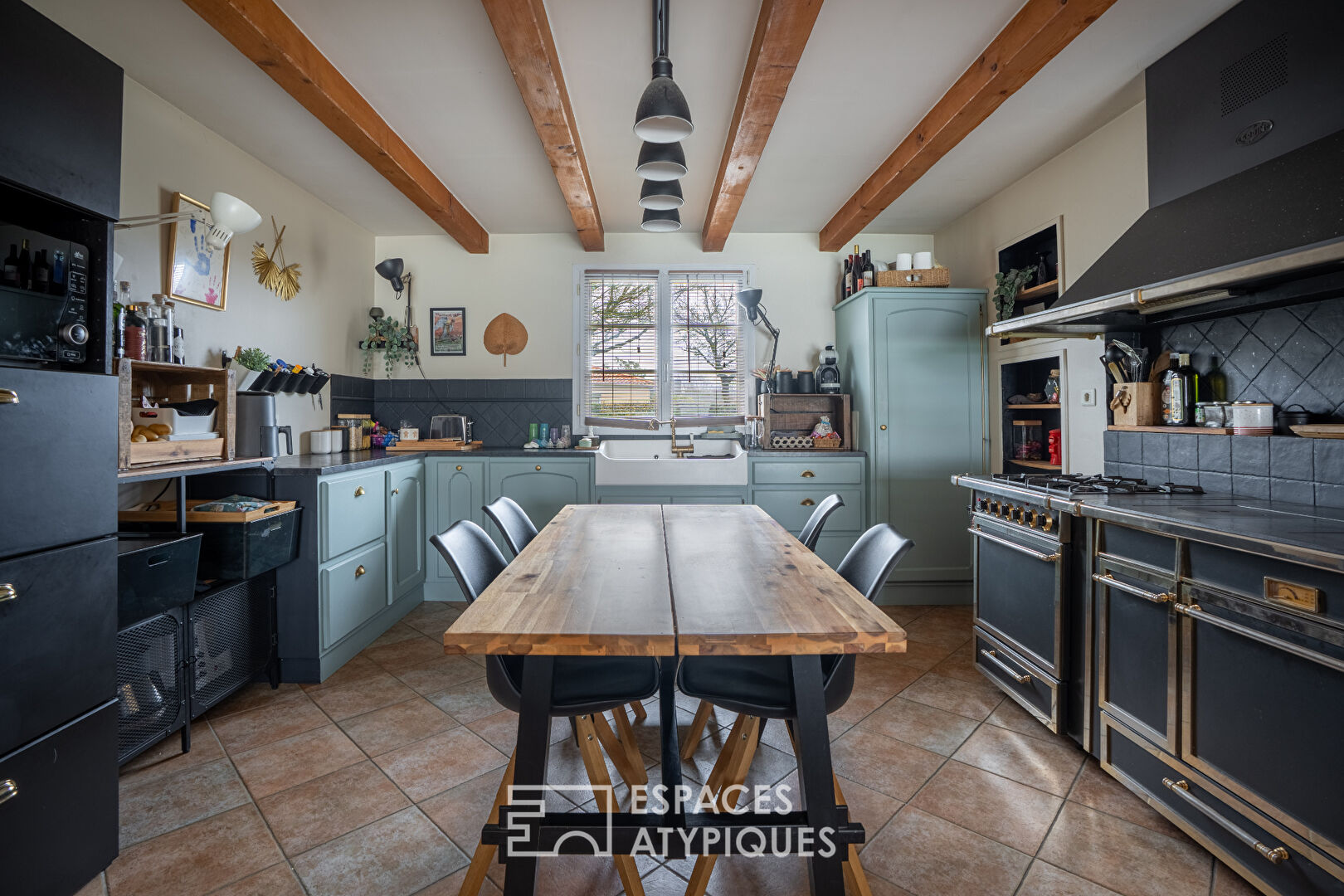 Maison de plain-pied de caractère avec piscine