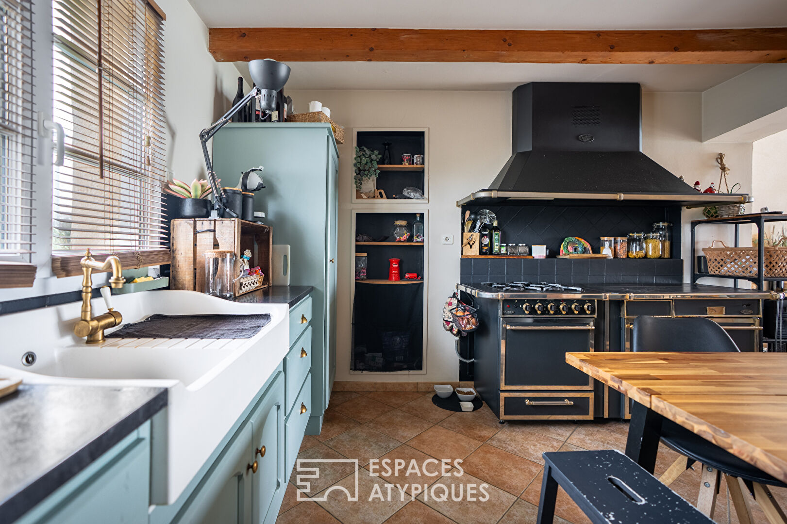 Maison de plain-pied de caractère avec piscine