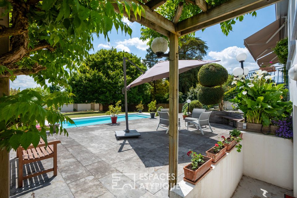 Maison familiale avec piscine, studio et dépendance dans le coeur de Vallet
