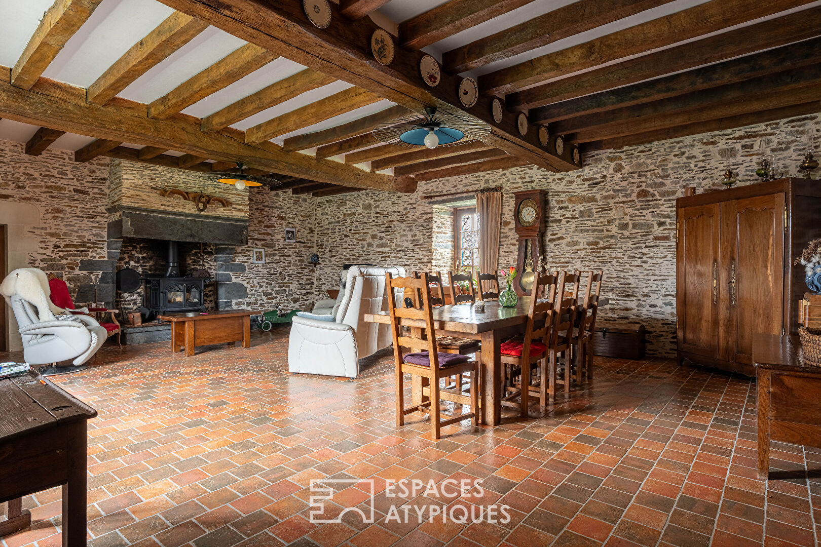 Longère du XVe siècle revisitée : Élégance patrimoniale aux portes de Riaillé