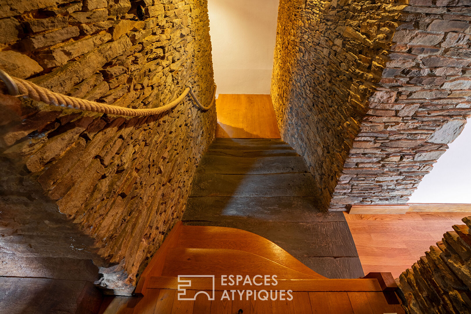 Longère du XVe siècle revisitée : Élégance patrimoniale aux portes de Riaillé