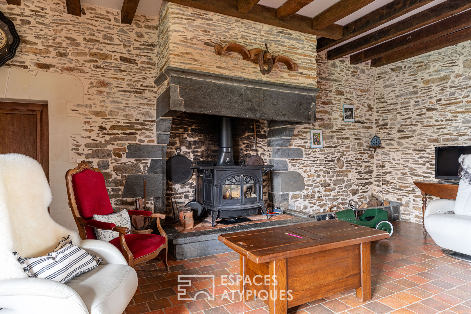 Longère du XVe siècle revisitée : Élégance patrimoniale aux portes de Riaillé