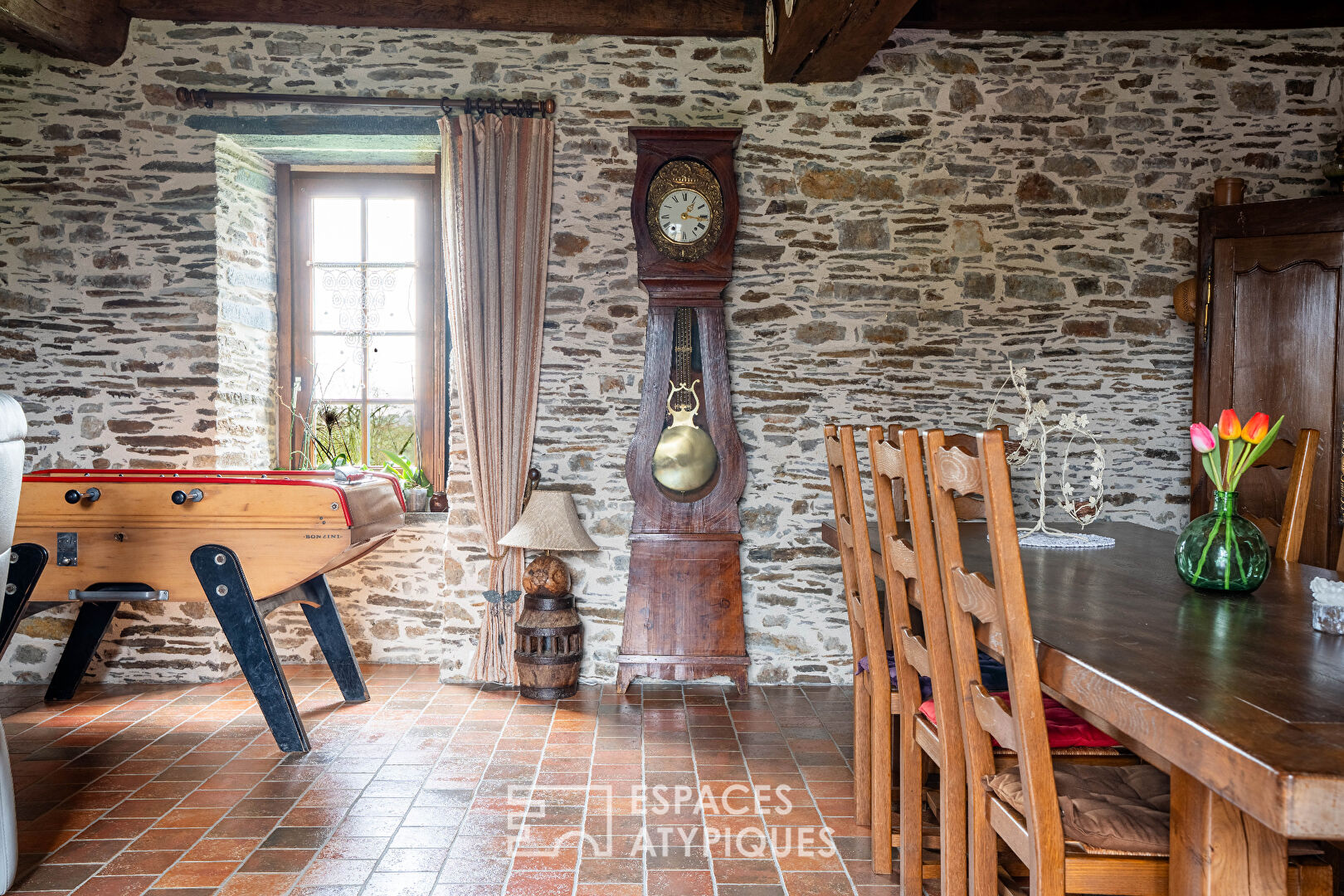 Longère du XVe siècle revisitée : Élégance patrimoniale aux portes de Riaillé