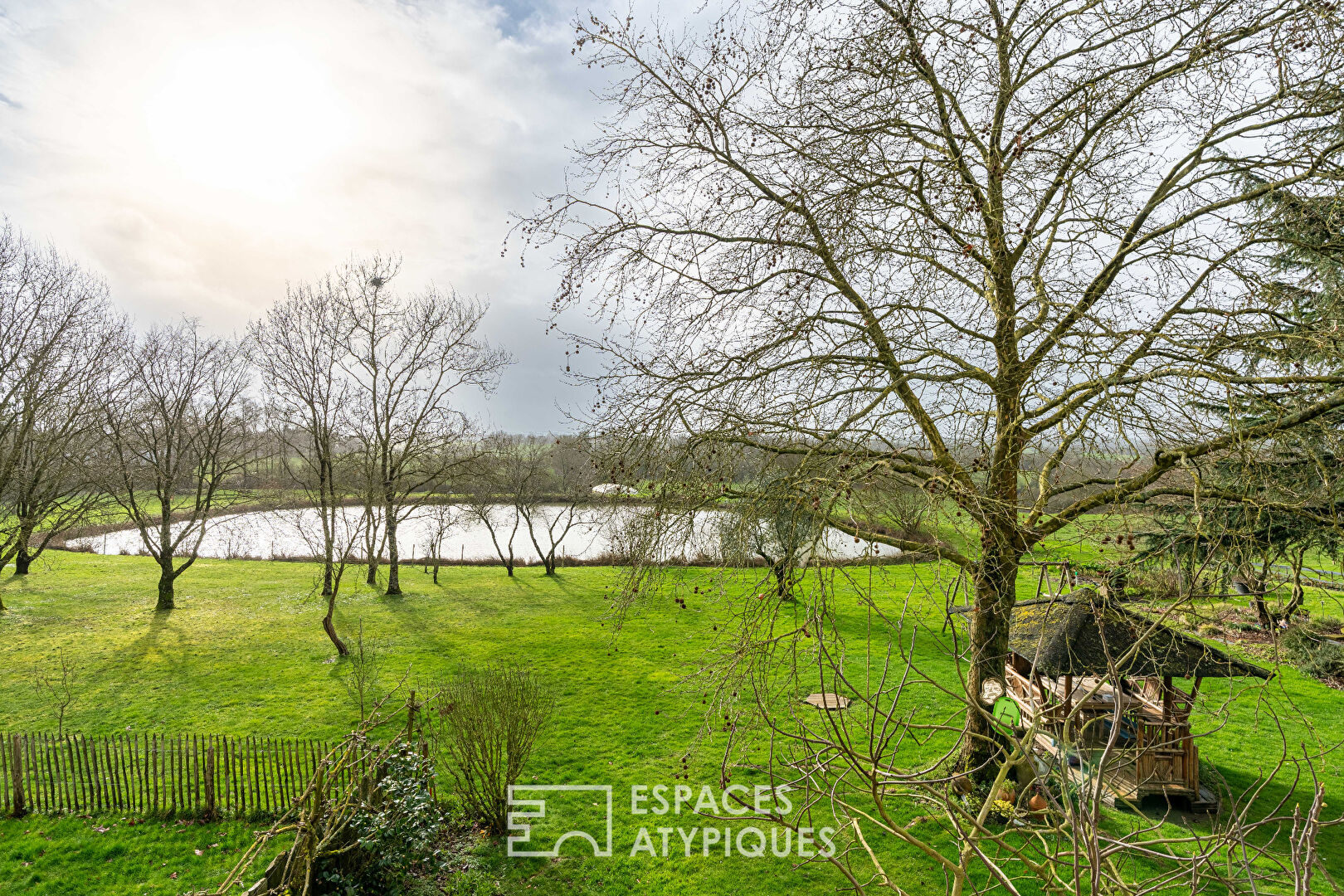 Longère du XVe siècle revisitée : Élégance patrimoniale aux portes de Riaillé