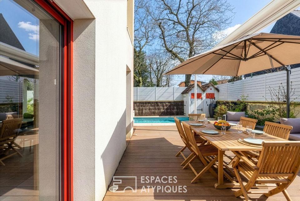 Maison familiale à l'abri des regards, à quelques pas de l'océan.