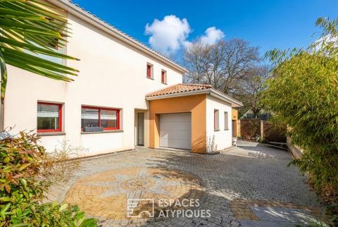 Maison familiale à l&rsquo;abri des regards, à quelques pas de l&rsquo;océan.