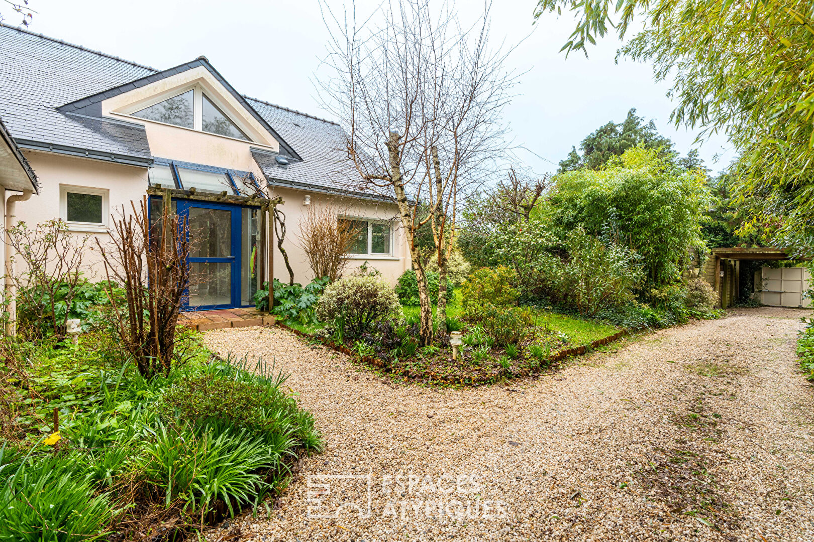 Villa d&rsquo;architecte dans son écrin de verdure