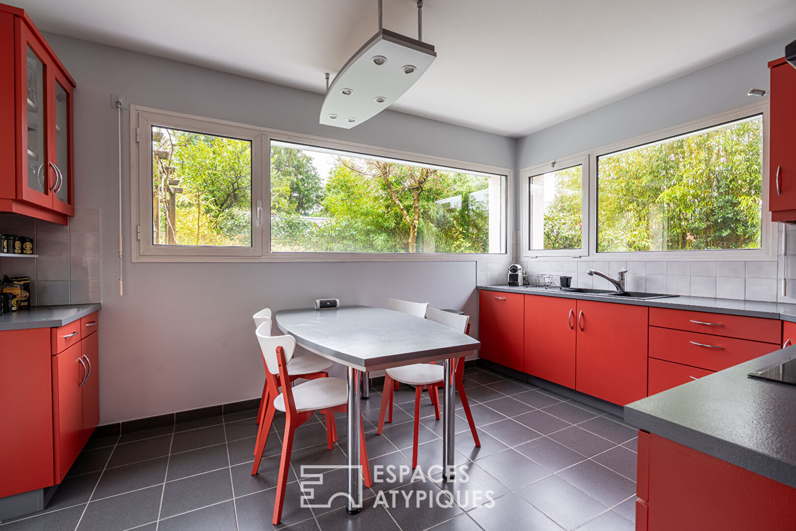 Villa d&rsquo;architecte dans son écrin de verdure