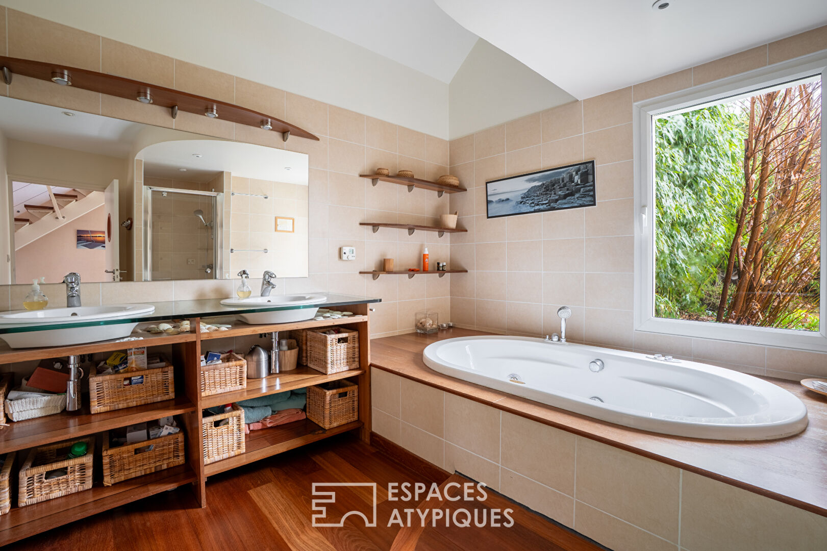 Villa d&rsquo;architecte dans son écrin de verdure