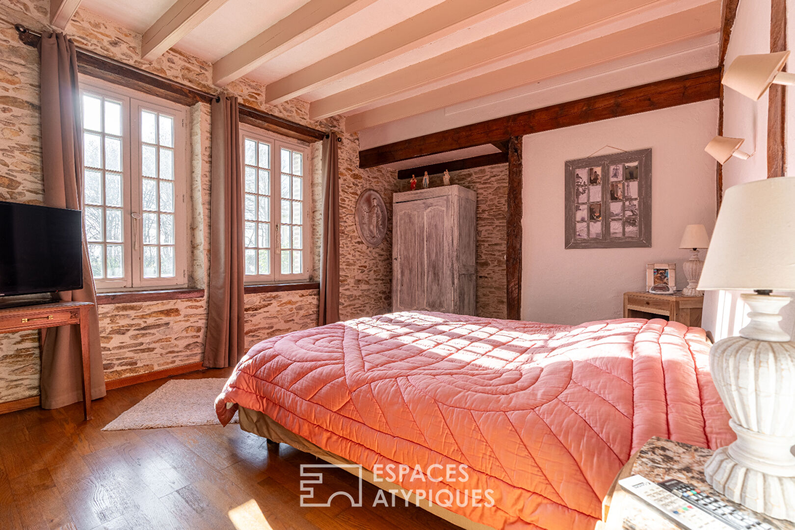 Sublime longère dans son écrin de verdure Nord de Nantes