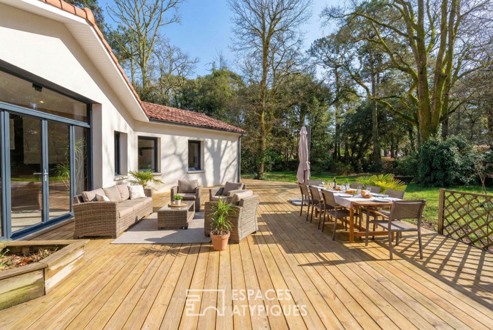 Villa de plain pied sur son vaste jardin arboré au coeur des rochelets