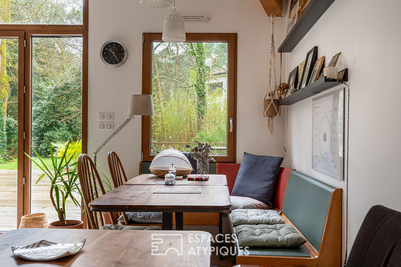 Villa de plain pied sur son vaste jardin arboré au coeur des rochelets