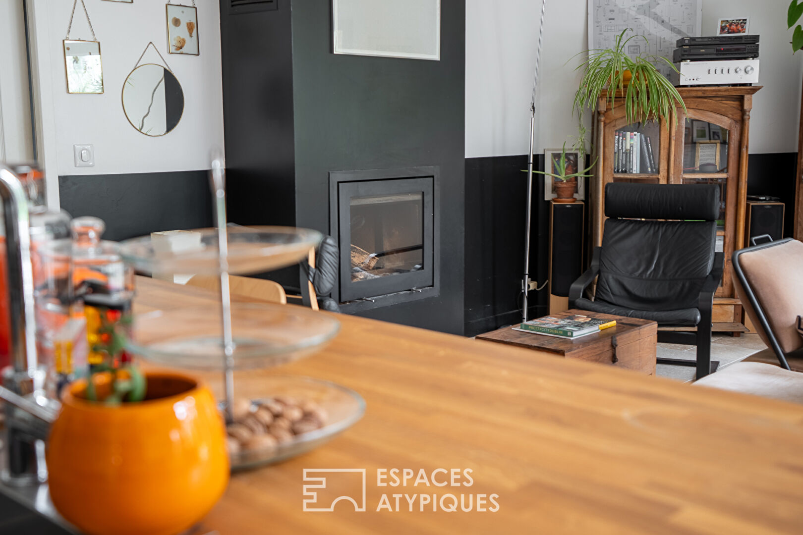 Villa de plain pied sur son vaste jardin arboré au coeur des rochelets