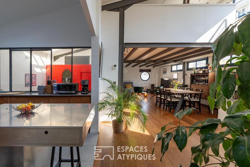 Superbe loft lové dans une ancienne fabrique de Vitrail .