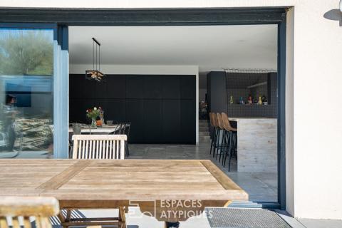 L&rsquo;élégante longère familiale aux volumes hors normes