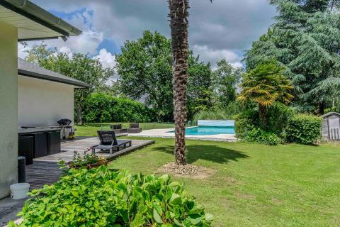 Maison d&rsquo;architecte sur son parc arboré, piscine et dépendance.