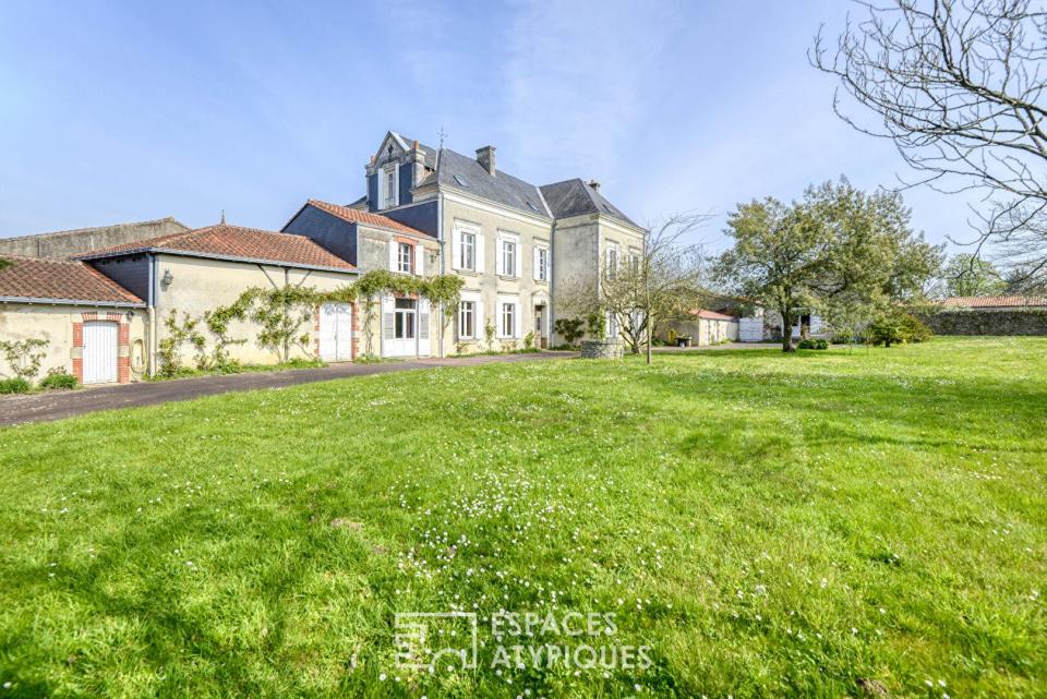 Maison de maître et dépendances dans un écrin de nature préservé