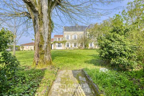 Maison de maître et dépendances dans un écrin de nature préservé