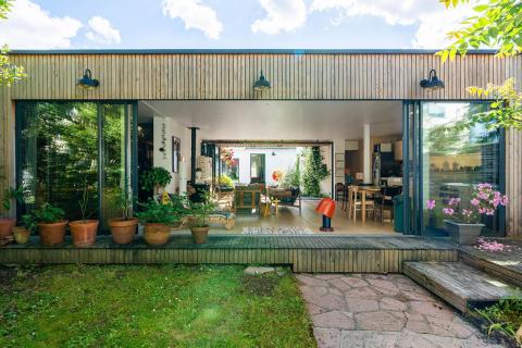 Maison années 50 et extension contemporaine totalement traversante!
