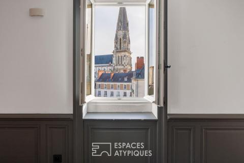 Face-à-face sacré : Appartement d&rsquo;exception sur la Place Royale