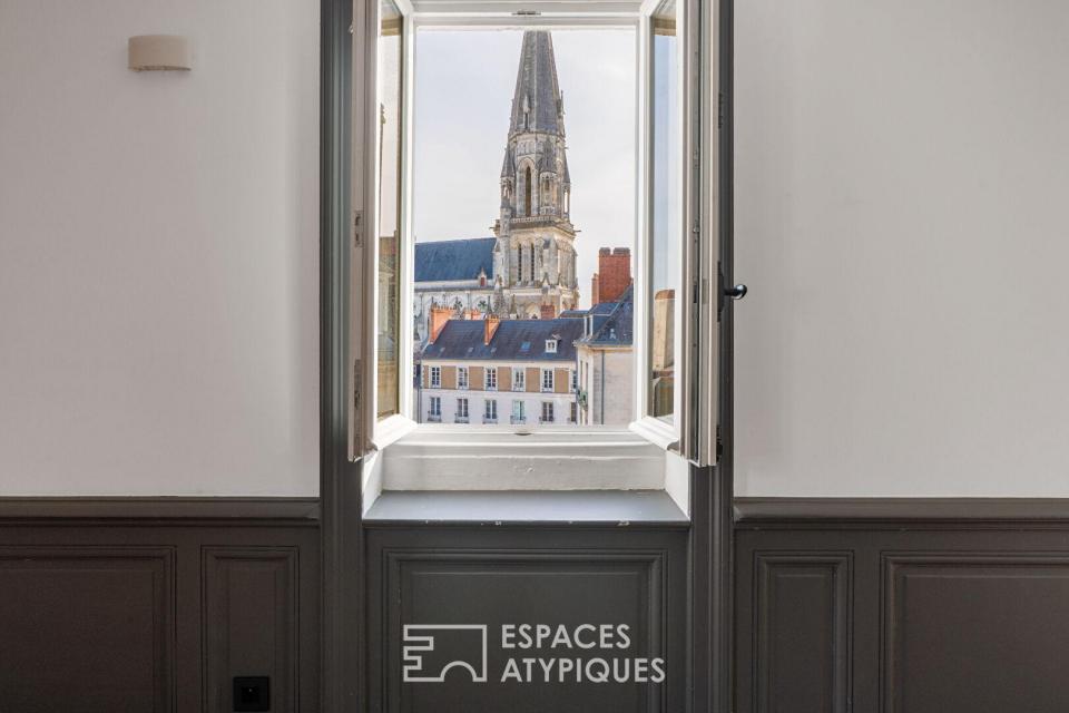 Face-à-face sacré : Appartement d'exception sur la Place Royale