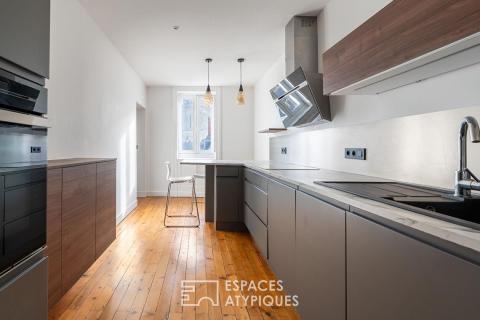 Face-à-face sacré : Appartement d&rsquo;exception sur la Place Royale