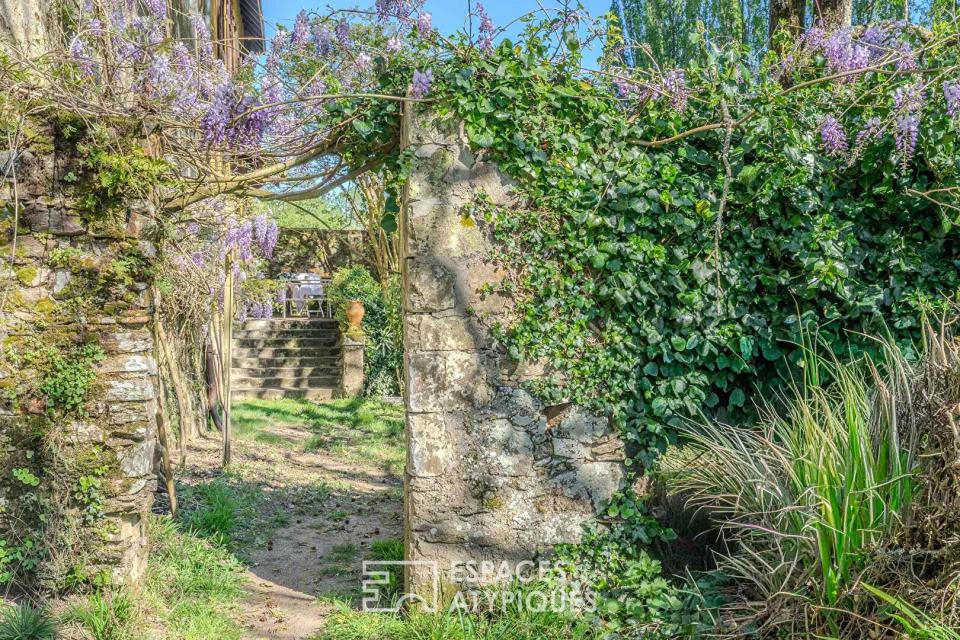 Maison de caractère avec dépendances et vaste terrain en bord de Sèvre