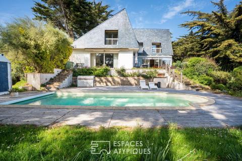 Maison d&rsquo;architecte vue mer avec piscine et jardin de pins à vendre au Pouliguen