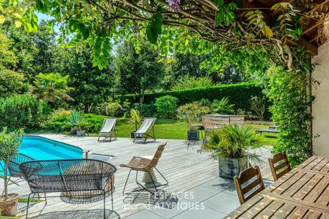 Élégante maison familiale ouverte sur jardin et piscine