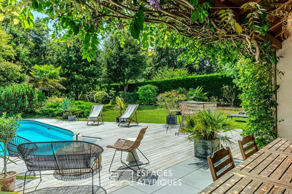 Élégante maison familiale ouverte sur jardin et piscine