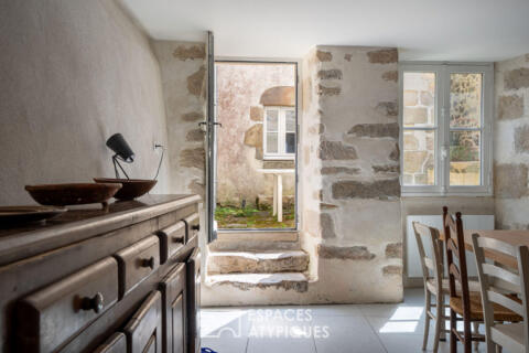 Demeure du XVIème siècle / Façade à tourelle et rénovation contemporaine au coeur du Croisic