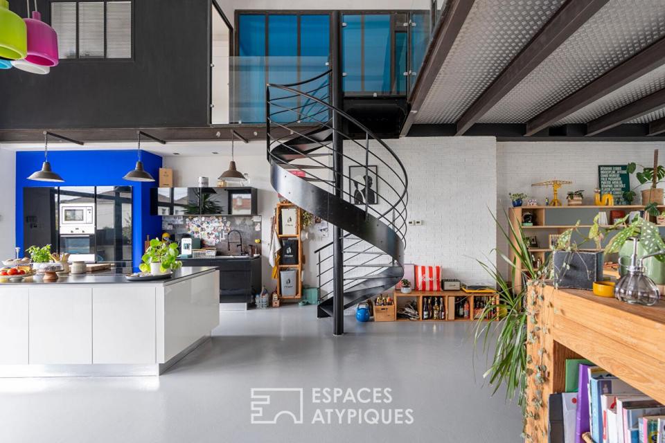 Loft contemporain avec piscine intérieure et terrasses