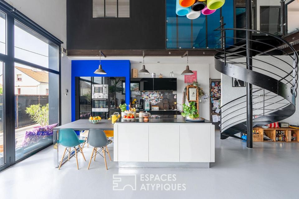 Loft contemporain avec piscine intérieure et terrasses