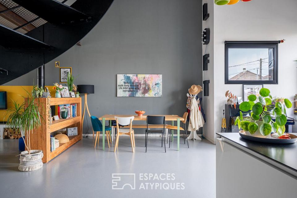 Loft contemporain avec piscine intérieure et terrasses