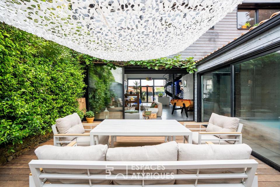 Loft contemporain avec piscine intérieure et terrasses