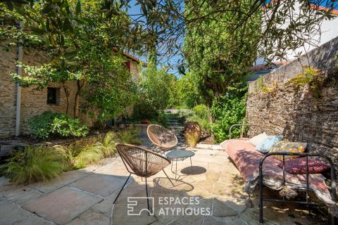 Grande maison de charme en ville sur son jardin méditerranéen