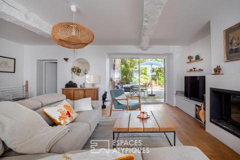 Grande maison de charme en ville sur son jardin méditerranéen