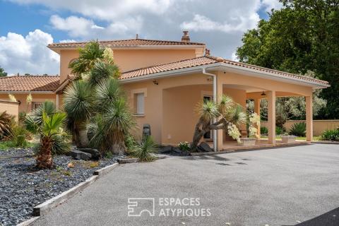 Maison familiale avec piscine, studio, et dépendances à la campagne proche bourg