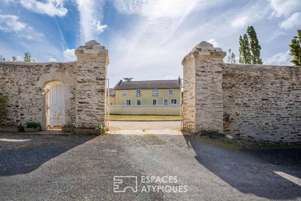 Maison familiale d'exception avec piscine chauffée et grandes dépendances à Carquefou Gravaudière