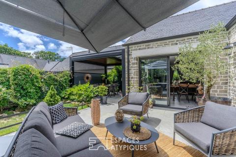 Plain-pied contemporain et sa piscine azur