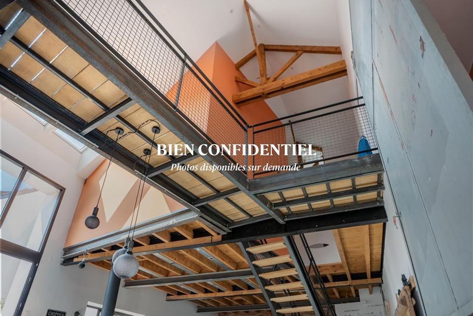 A Nantes, un loft d'exception entre architecture industrielle et vie contemporaine