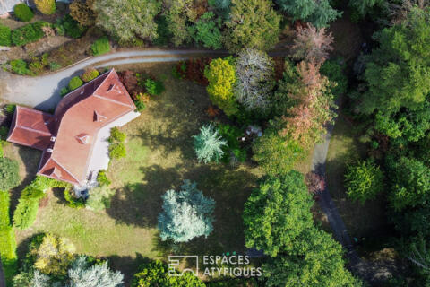 Family home and its wooded grounds at the end of a cul-de-sac in Orvault town