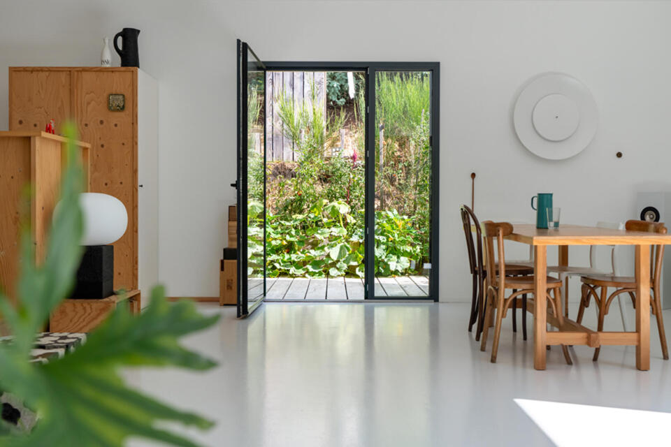 Maison d'architecte bioclimatique en ossature bois et ses ateliers créatifs