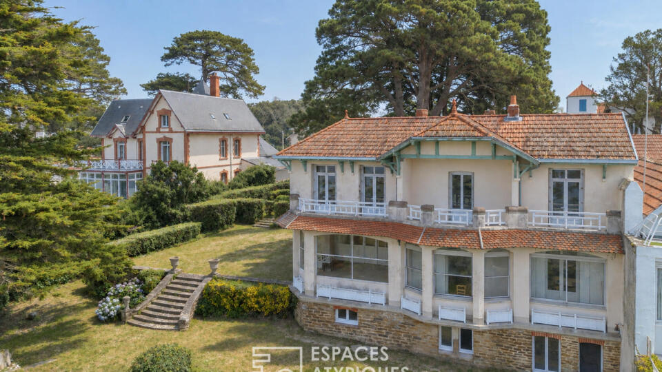 Villa Pornicaise avec sa maison de gardien et son jardin suspendu au dessus de l'océan